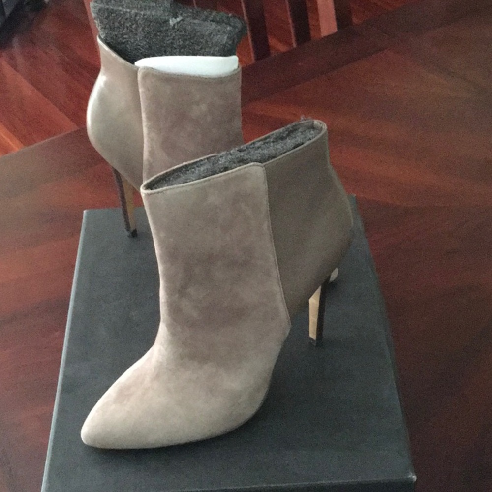 Women’s Suede Ankle boot